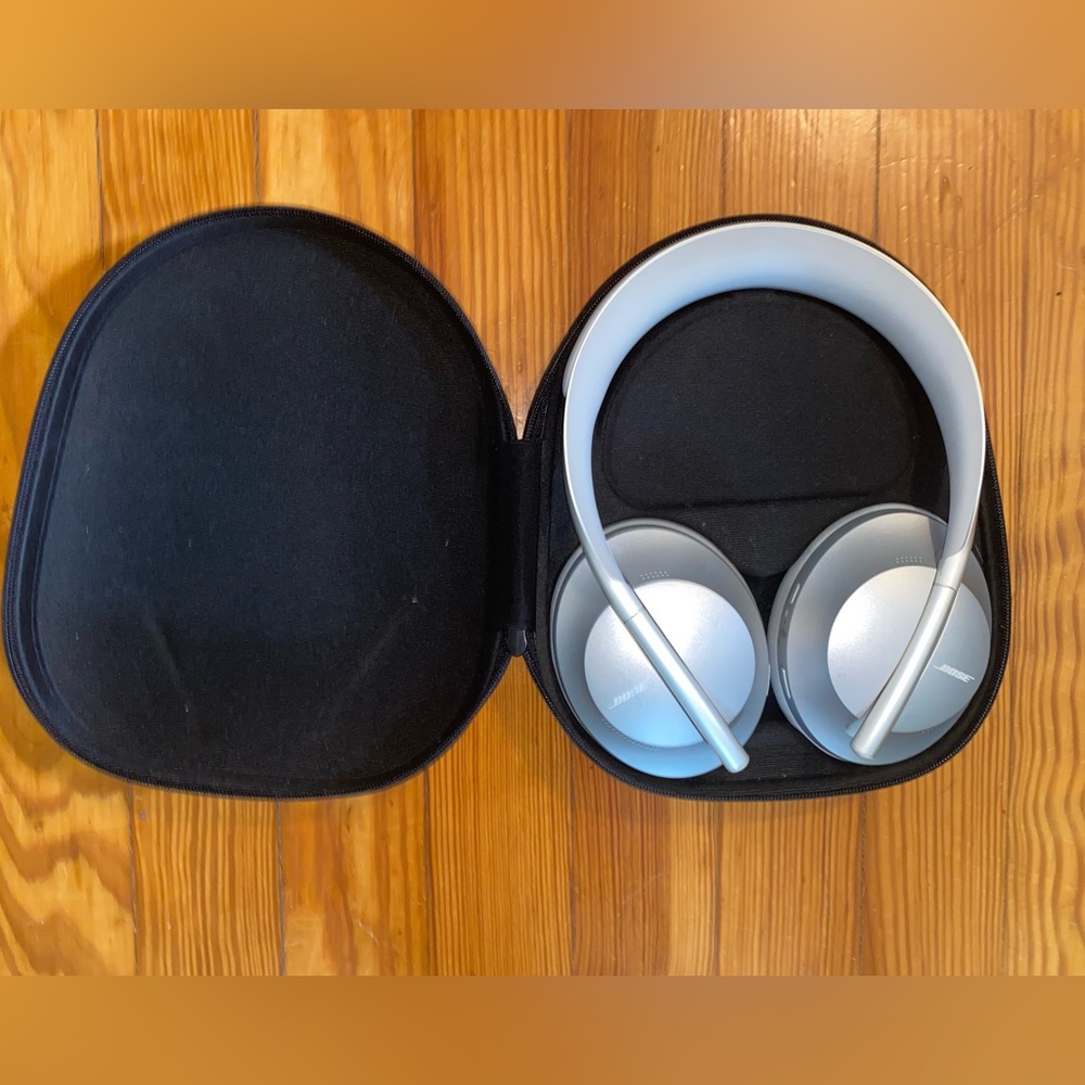 Bose Noise Cancelling Wireless Bluetooth Headphones 700